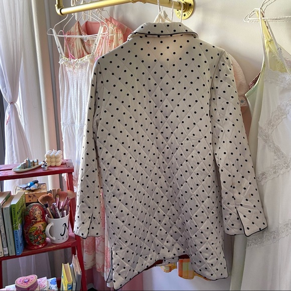 SATIN QUILTED B&W POLKA DOT THROW by Ganni 🦢 - Picture 4 of 6